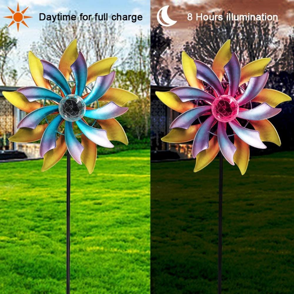 Spinner de vent solaire avec un pieu de jardin métallique