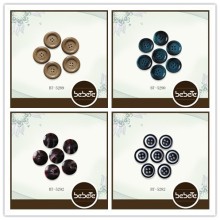 Recycled Clear Plastic Buttons