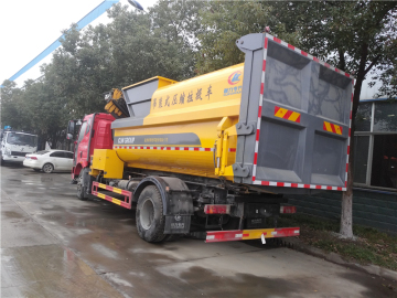 FAW compact garbage truck mounted crane