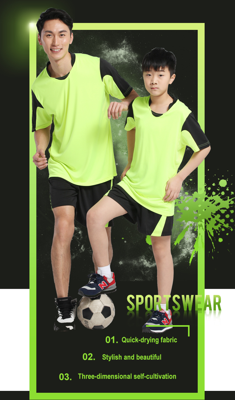 ชุดกีฬาขายร้อนสวมชุดฟุตบอลโพลีเอสเตอร์ที่ระบายอากาศได้ชุดฟุตบอลชุดสำหรับผู้ชาย
