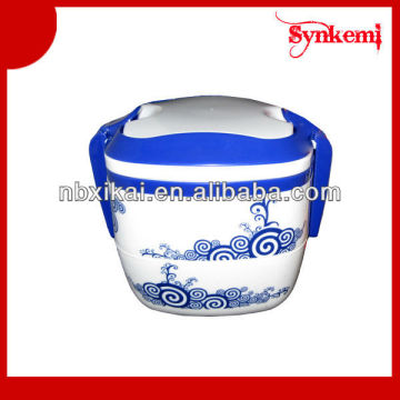 Plastic lunch box with handle