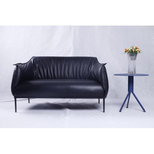 עיצוב מודרני Archibald Loveseat מאת ז&#39;אן מארי מסו