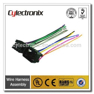 Electronic vehicle stereo connector cable assembly