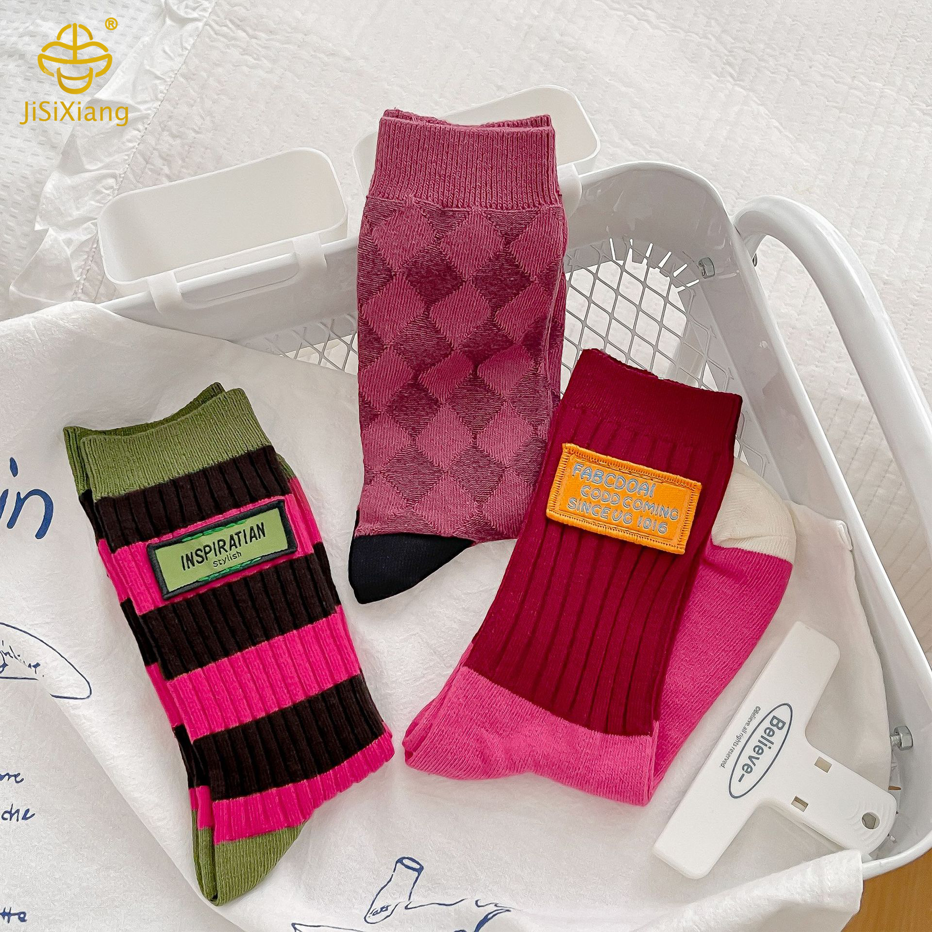 패브릭 라벨, 미드 튜브 양말, 컬러 차단 다이아몬드 그리드 파일 양말의 버전 version of fabric label, mid tube socks, color blocked diamond grid pile socks