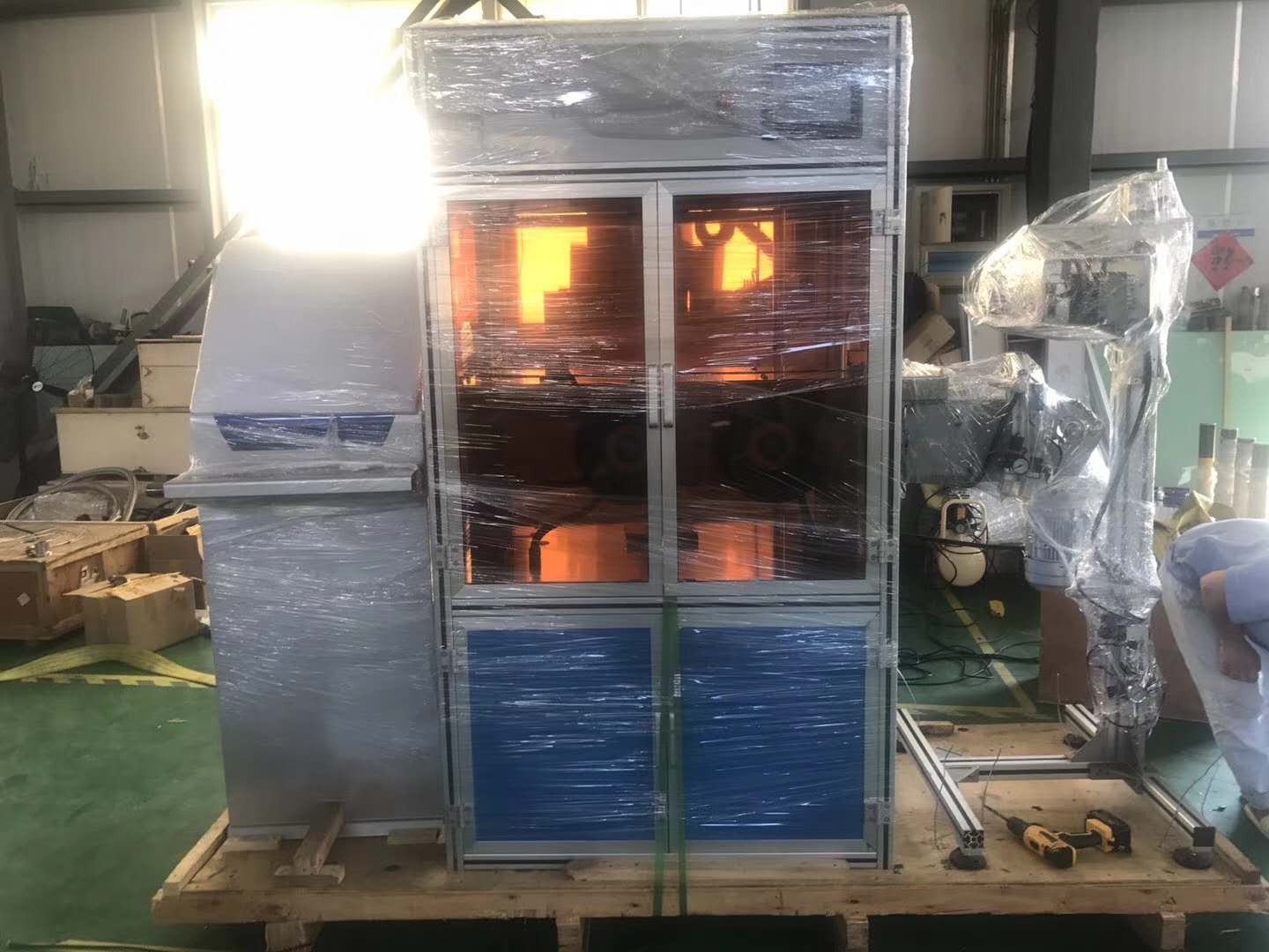 מכונה לאיתור נזילת כוסות פלסטיק