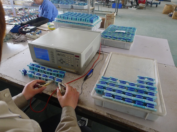 200V-1000V plate type crimp terminal output hall effect voltage sensor