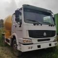 Truk Pengaduk Beton Howo 12m3 yang Direnovasi