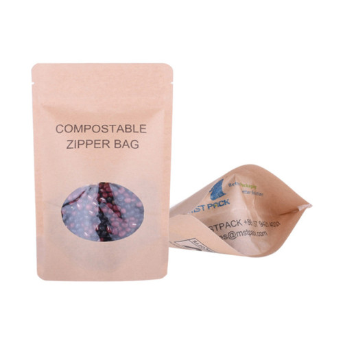 De pie una bolsa de papel compostable con ventana transparente