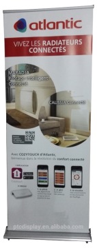 Retractable banner stand