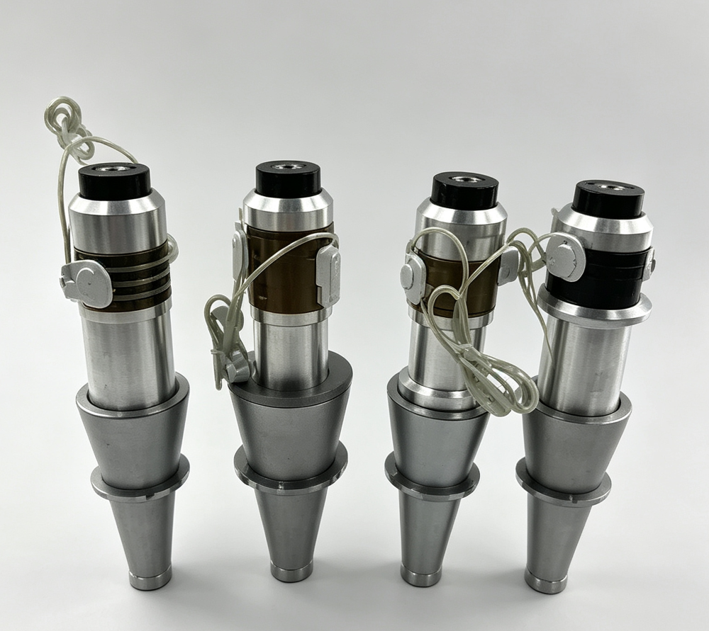 محول طاقة بالموجات فوق الصوتية 15K2600W (55 قطعة) 15K2600W Ultrasonic Transducer (55 Pieces)