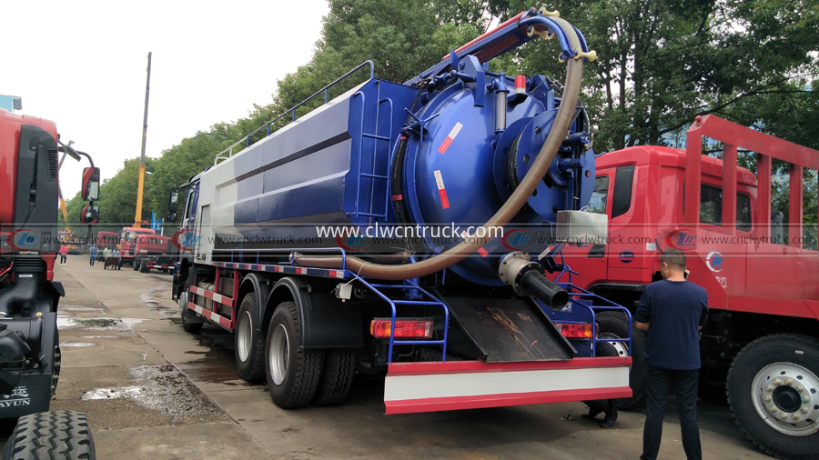 combined sewer cleaner truck