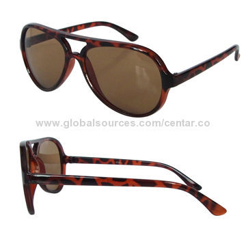Modern and classics plastic sunglasses