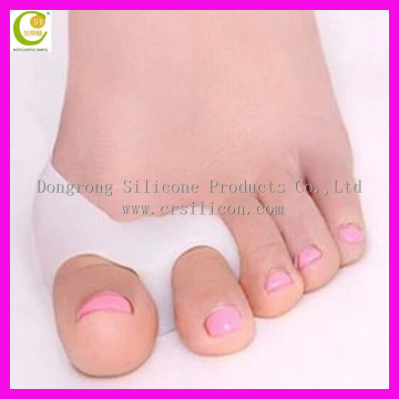 2016 high quality nail seperator foot care silicone toe separator straighten toes