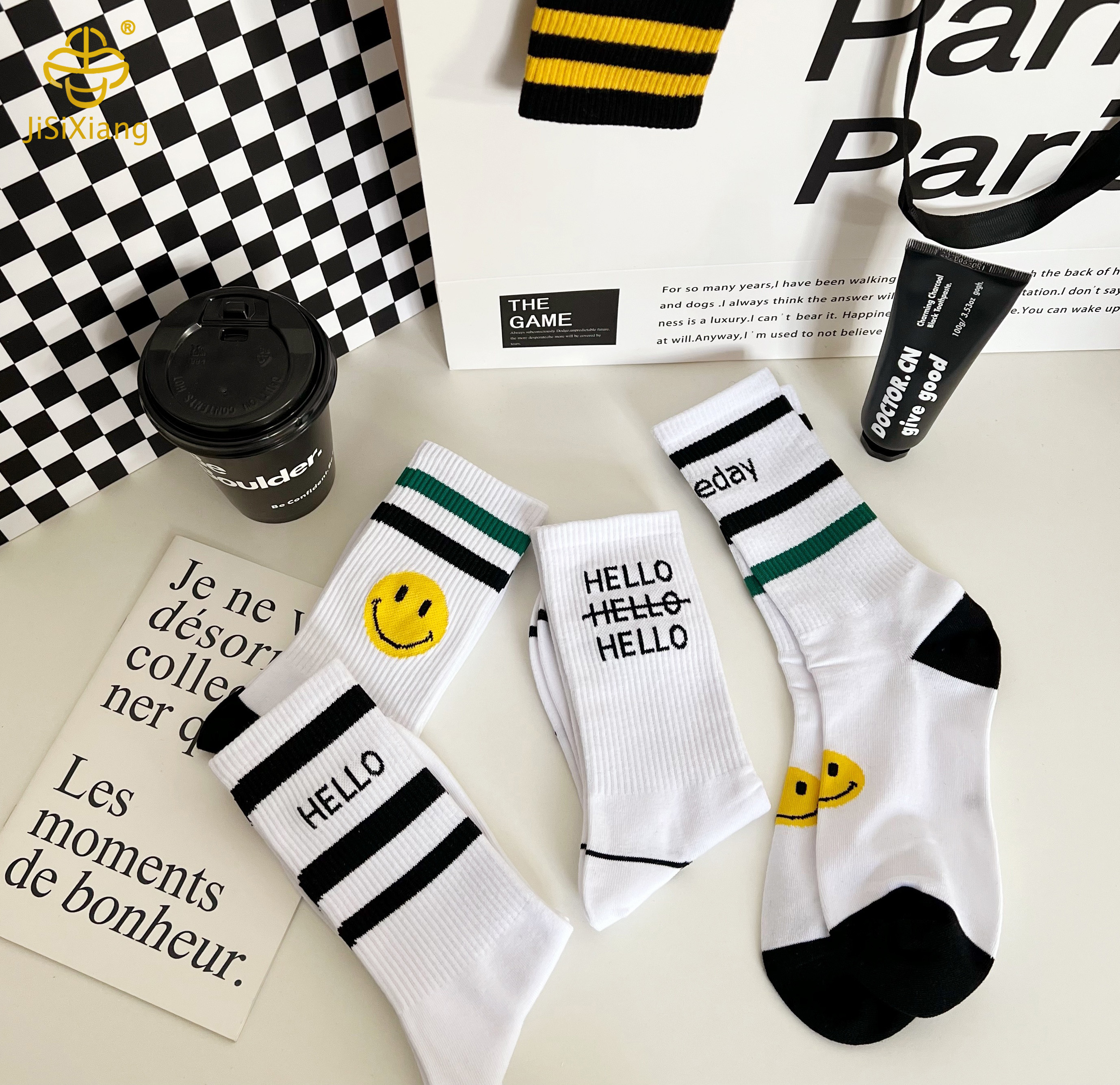 버전 만화 스마일 페이스 편지 스포츠 Soc와 높은 튜브 양말 version cartoon smiley face high tube socks with letter sports soc