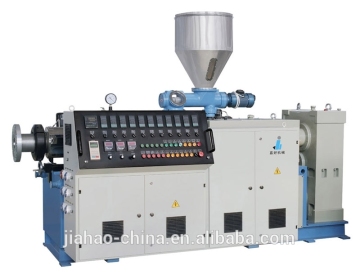 Plastic extruders