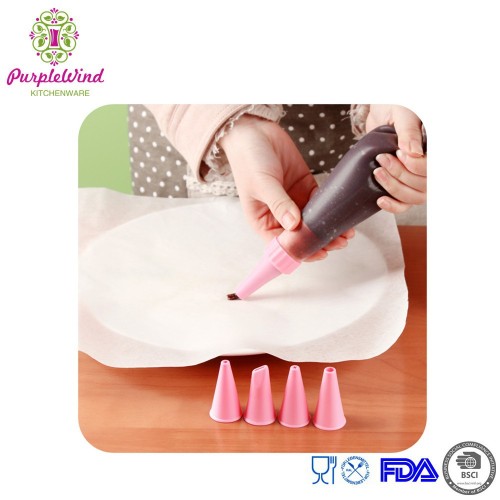 Silicone cake decorating piping bag /pastry bag with 5Pcs Icing Nozzles