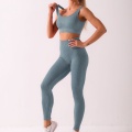 Abbigliamento da donna per lo yoga fitness