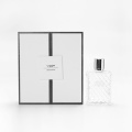 Cajas de perfume clásicas en blanco y negro