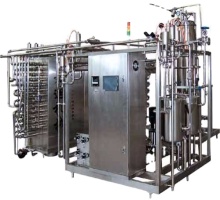 Fruit juice extractor automatic cleaning system