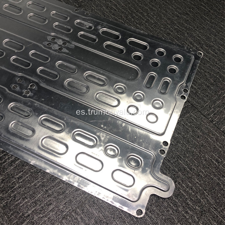 Placas de enfriamiento de aluminio para baterías de litio automotrices.