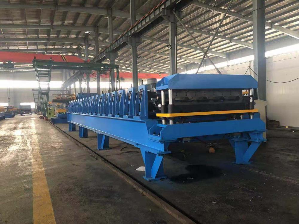 Top quality high-tech trapezoid iron roofing sheets roll forming machine