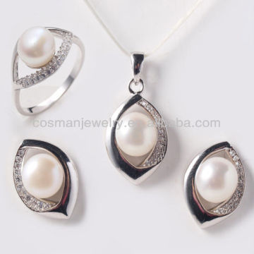 Cheap pearl earring and pearl necklace