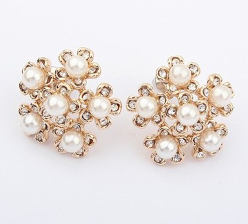 Boutique earrings wholesale temperament Pearl crystal flower snowflake gold plate metal alloy stud earrings rhinestones inlay
