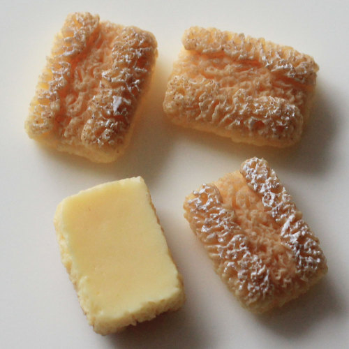 Biscuits à pain populaires résines à dos plat en forme de dessert pour enfants jouet décor charmes cuisine réfrigérateur ornements entretoise