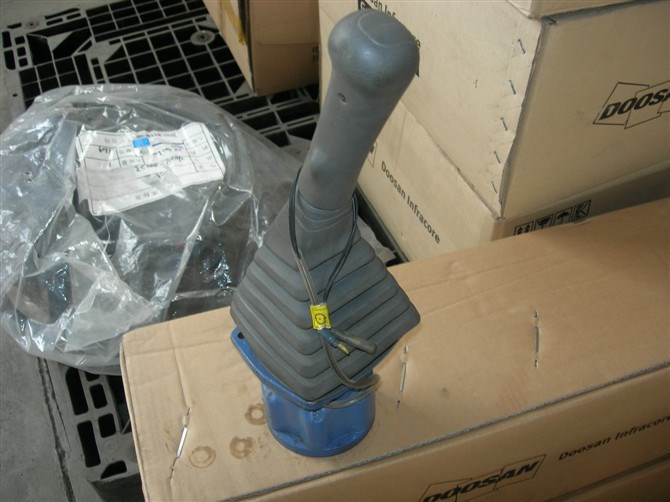 Peças de escavadeira VOLVO joystick VOE11888015