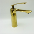 Grifo de lavabo dorado brillante para baño Caño giratorio de una sola palanca Grifo moderno de lujo para frío y calor