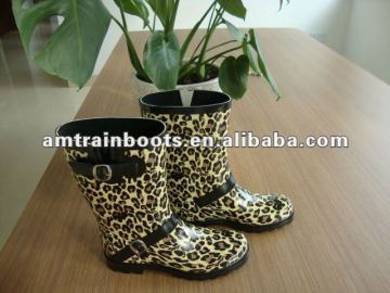 fashion women' rain boots in leopard printing