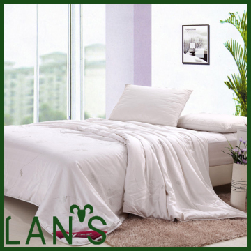 Jaquard Fabric Silk Comforter Made in China