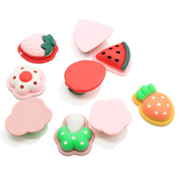 Cartoon Flatback Fruit Charms Resina Verdure Gingillo per gioielli planari che fanno accessori Little Pony Dress Decorations