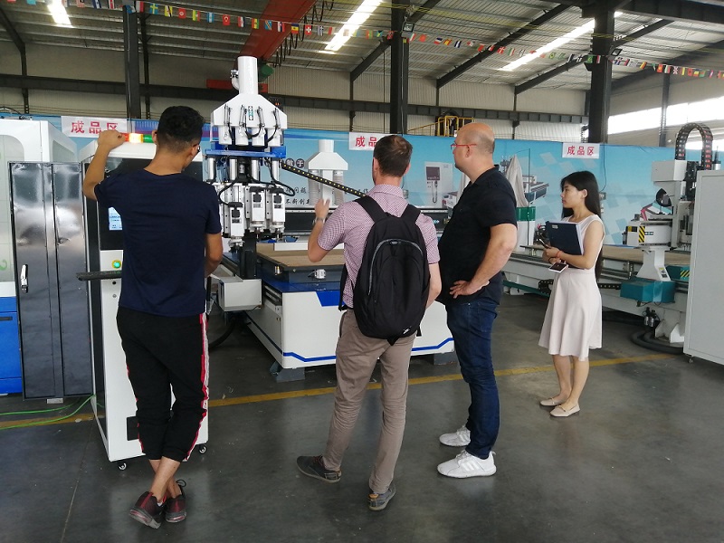 Discount price vacuum adsorb table 3 axis 1325 best cnc router software wood cnc machine reviews