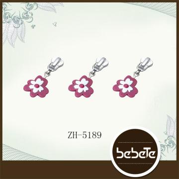 wholesale fashional classic zipper slider with rubber puller