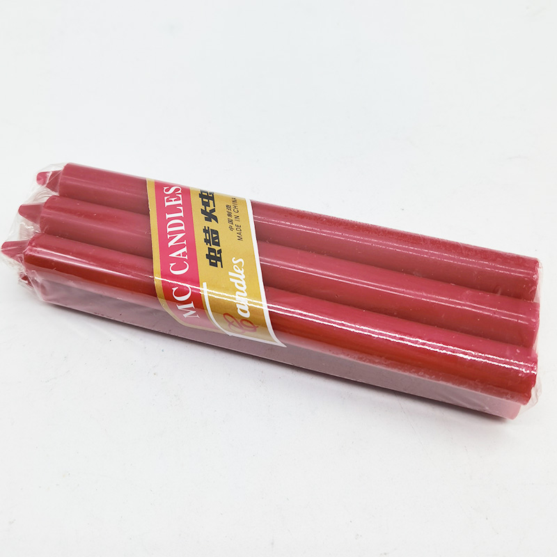 Чырвоны колер конуснай свечкі як свечкі з Адвэнтам Менора