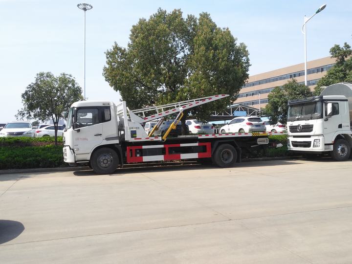 Dongfeng Tow Truck/Wrecker Truck للبيع