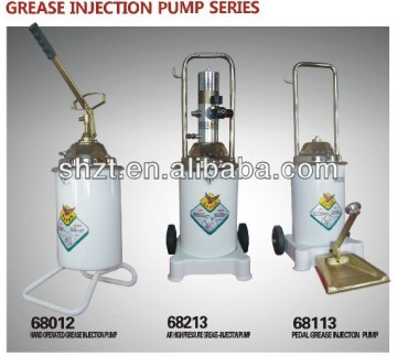 Hand operated grease pump