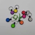 Bunte leere Hunde-Tags-Hand personalisiert