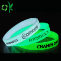 การออกแบบที่ไม่ซ้ำกันเรืองแสงใน Silicone Wristbands เข้ม