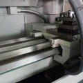 Máquina de torno automático CNC con alimentador de barras CK6140A