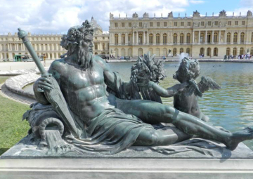 theme park outdoor sculpture famous Roman zeus statues