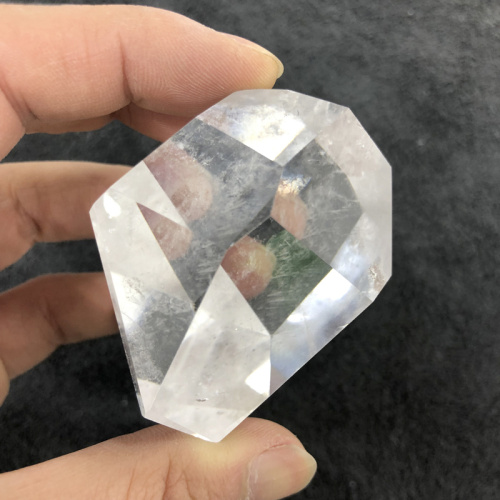 天然透明的白色水晶