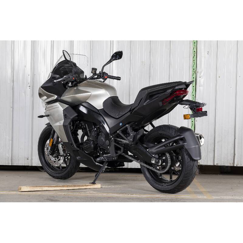 دراجة نارية رياضية 750cc