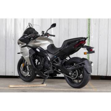 دراجة نارية رياضية 750cc