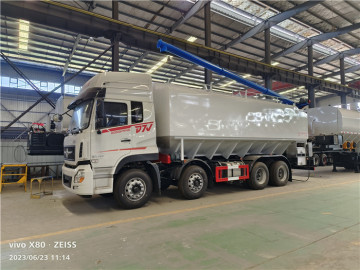 40m3 8x4 Bulk Feed Truck