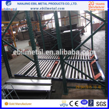 warehouse with gravity-type racks, the warehouse of gravitational goods shelves