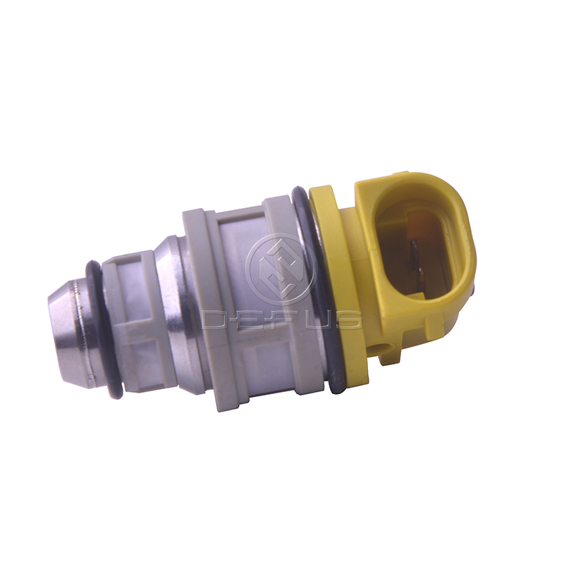 DEFUS auto parts fuel injector OE IWM52300 for Punto 176 176C 176L 1 year warranty fuel injector for sale