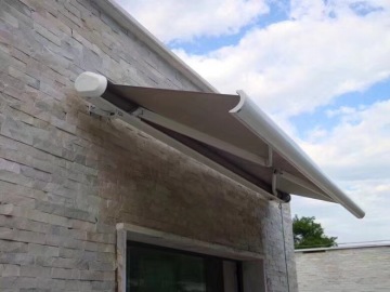 Automatic full cassette retractable awnings for garden