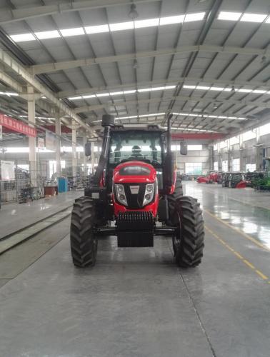 140HP Traktor besar pada merek